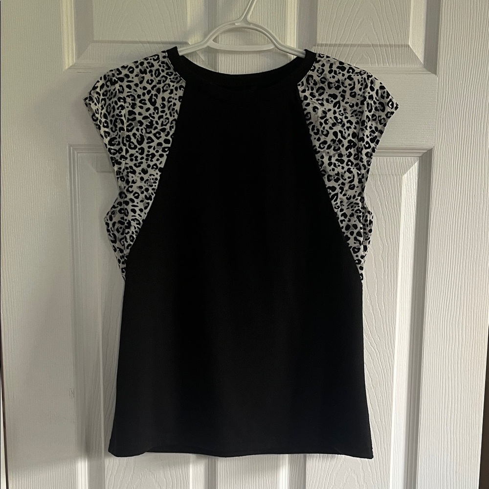 Black and White Leopard Print Women's Top